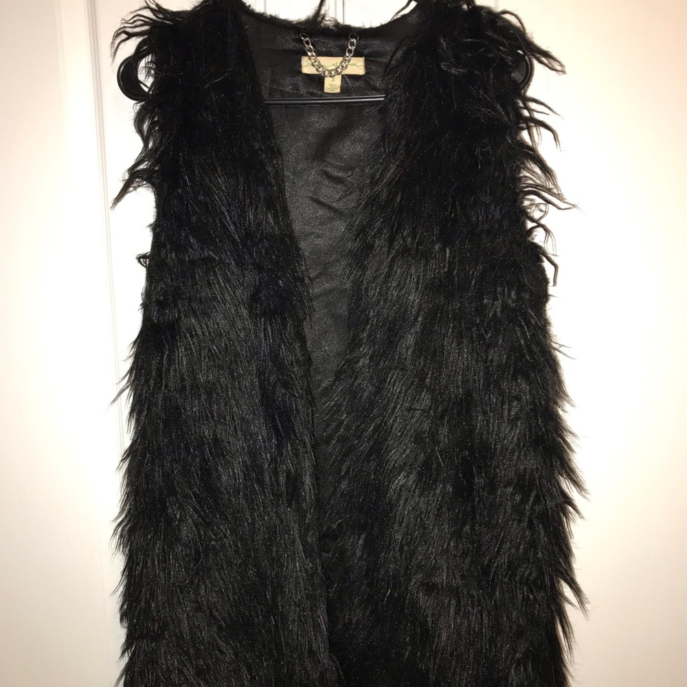 BLACK FAUX FUR VEST